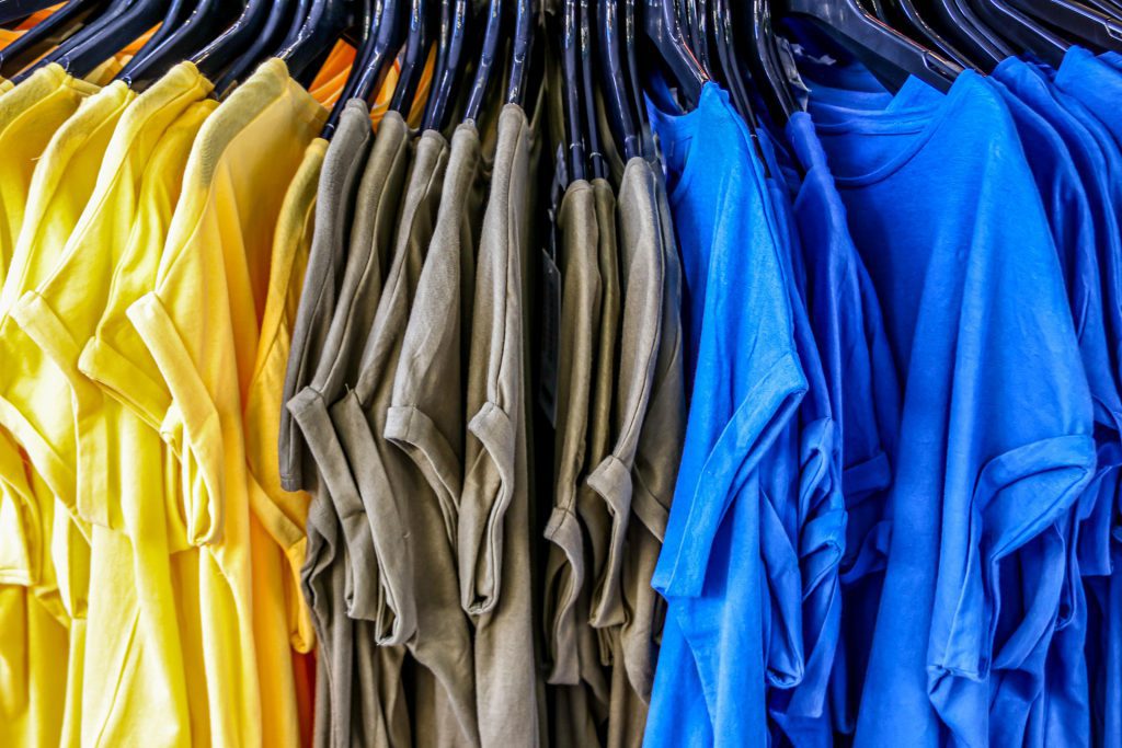 Como organizar o guarda roupa - cor