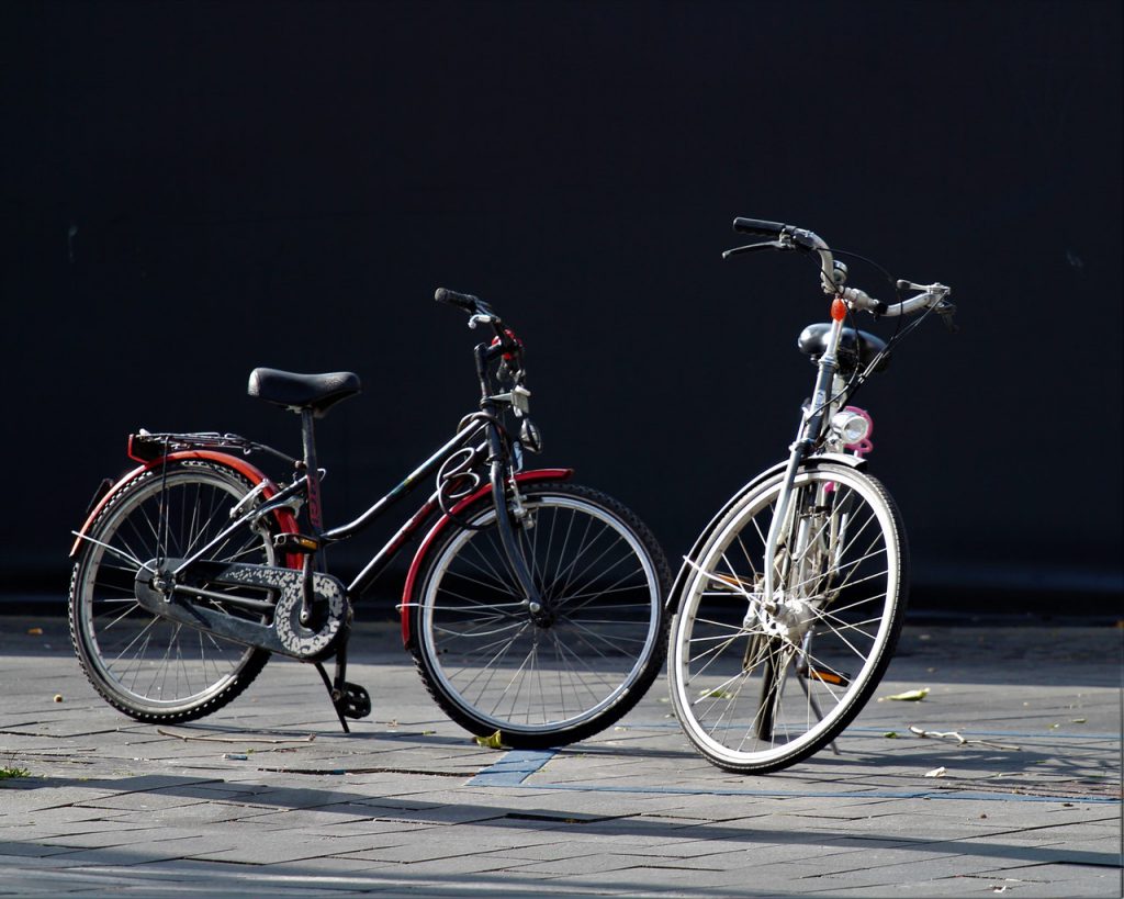 Como transportar bicicletas em rodovias_caçamba