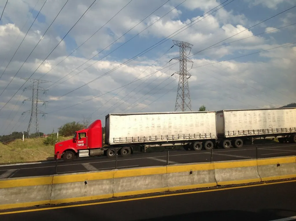 Carretos interestaduais: contratação e quanto custam
